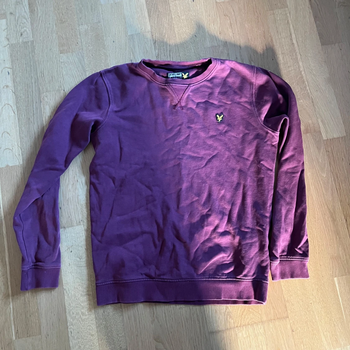 Lila sweatshirt från Lyle & Scott