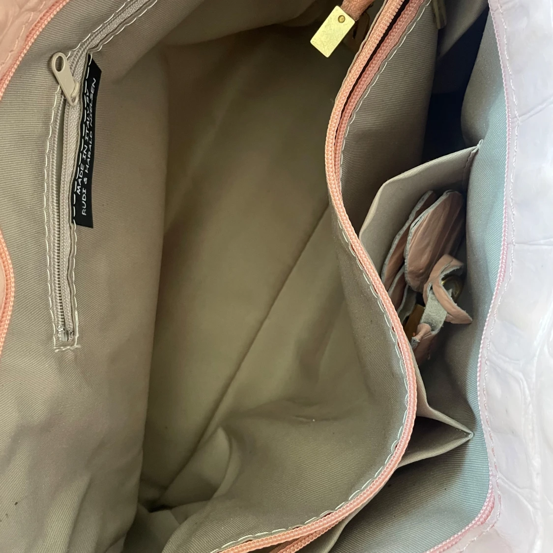 Rosa handväska i krokopräglat skinn - 2