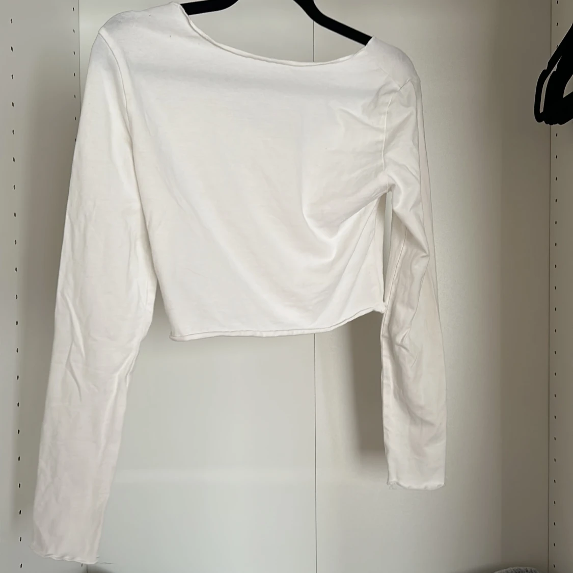 Vit croppad långärmad topp - 1