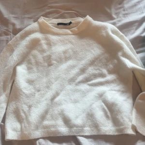 Vit stickad tröja - Vit stickad tröja från lager 157 storlek S💞