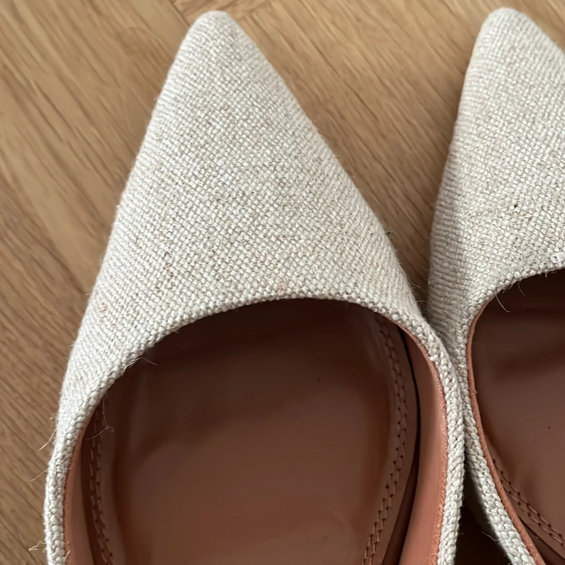 Beige pumps med spetsig tå och klack - 3