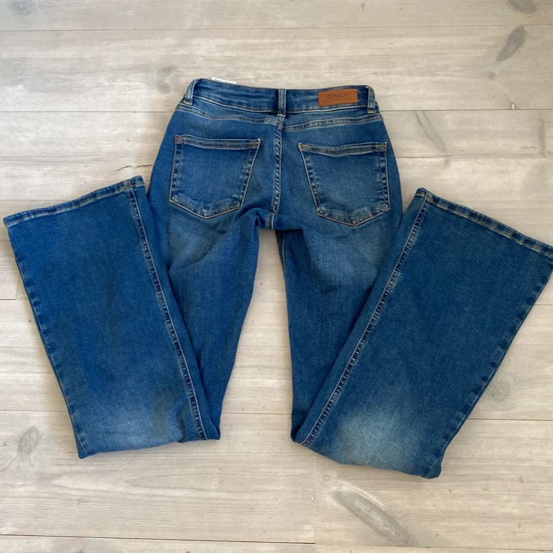 Blå bootcut jeans från ONLY - 1