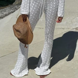 Strandbyxor - Virkade byxor från NA-KD. Något smutsiga i fållen pga har varit för långa och släpat i marken