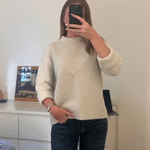 Beige/Cremevit stickad Zara tröja  - Så skön och mysig till höst!! 