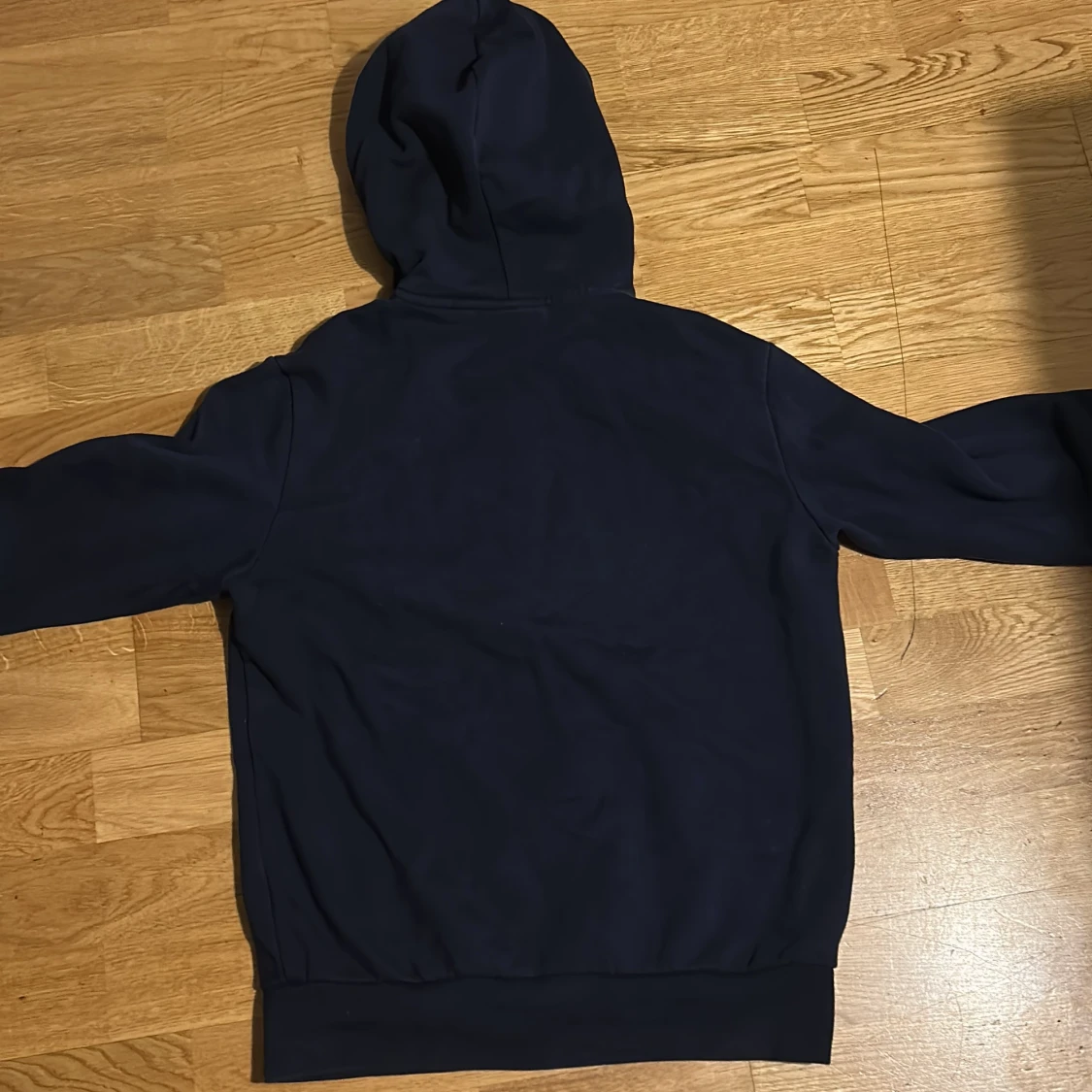 Mörkblå hoodie från Lacoste - 1