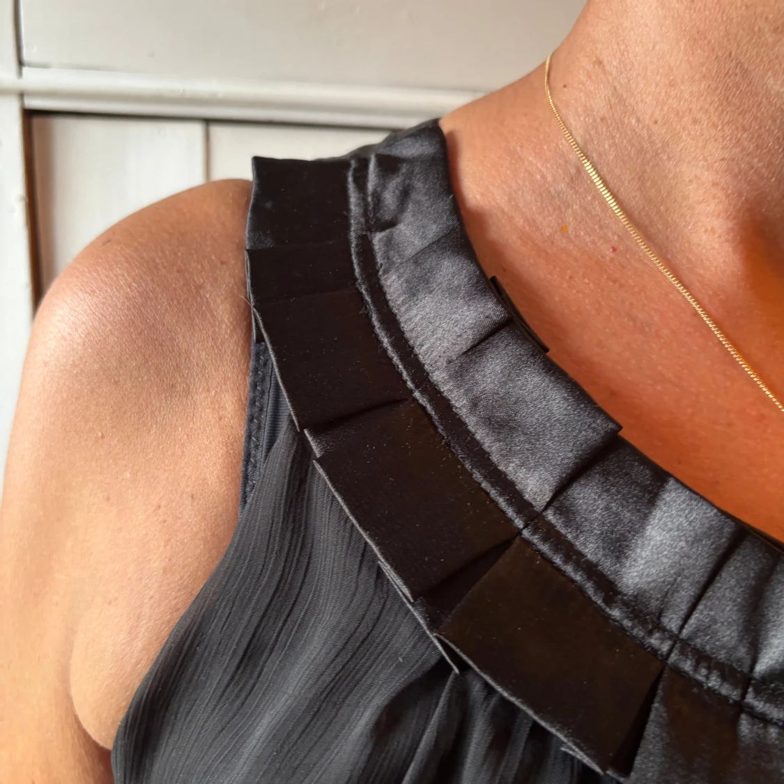 Svart ärmlös linnetopp från Busana - 2