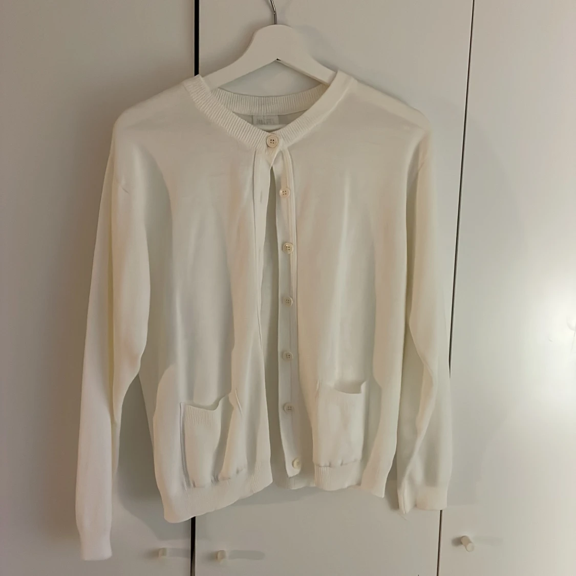 jättefin krämvit kofta