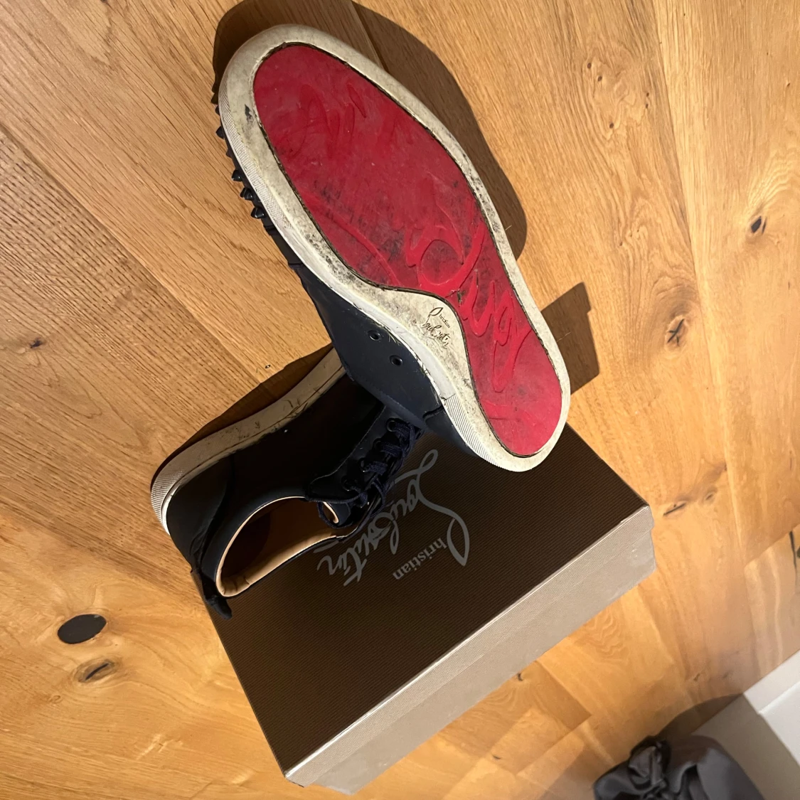 Christian Louboutin svarta sneakers med nitar - 1