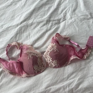 Pretty Flowers Giorgia Balconette Bra - Intimissimi Pretty Flowers Giorgia Balconette Bra, Helt oanvänd🩷 Storlek 85B🌸 Svår att få tag på. Nypris 519kr