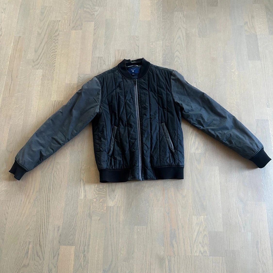 Svart bomberjacka från Gant