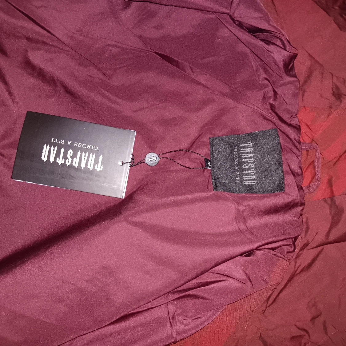 Röd vindjacka från Trapstar med huva - 2