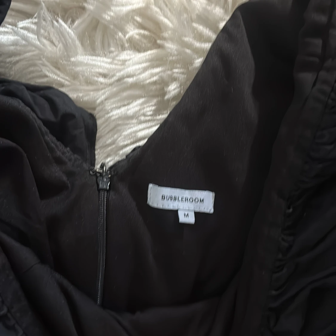 Svart volang topp  - 1