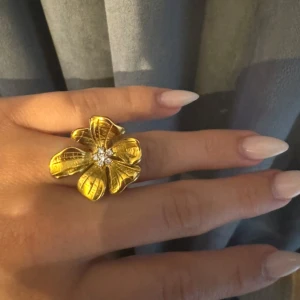 Ring - Supersöt blomring från ”taira”💕