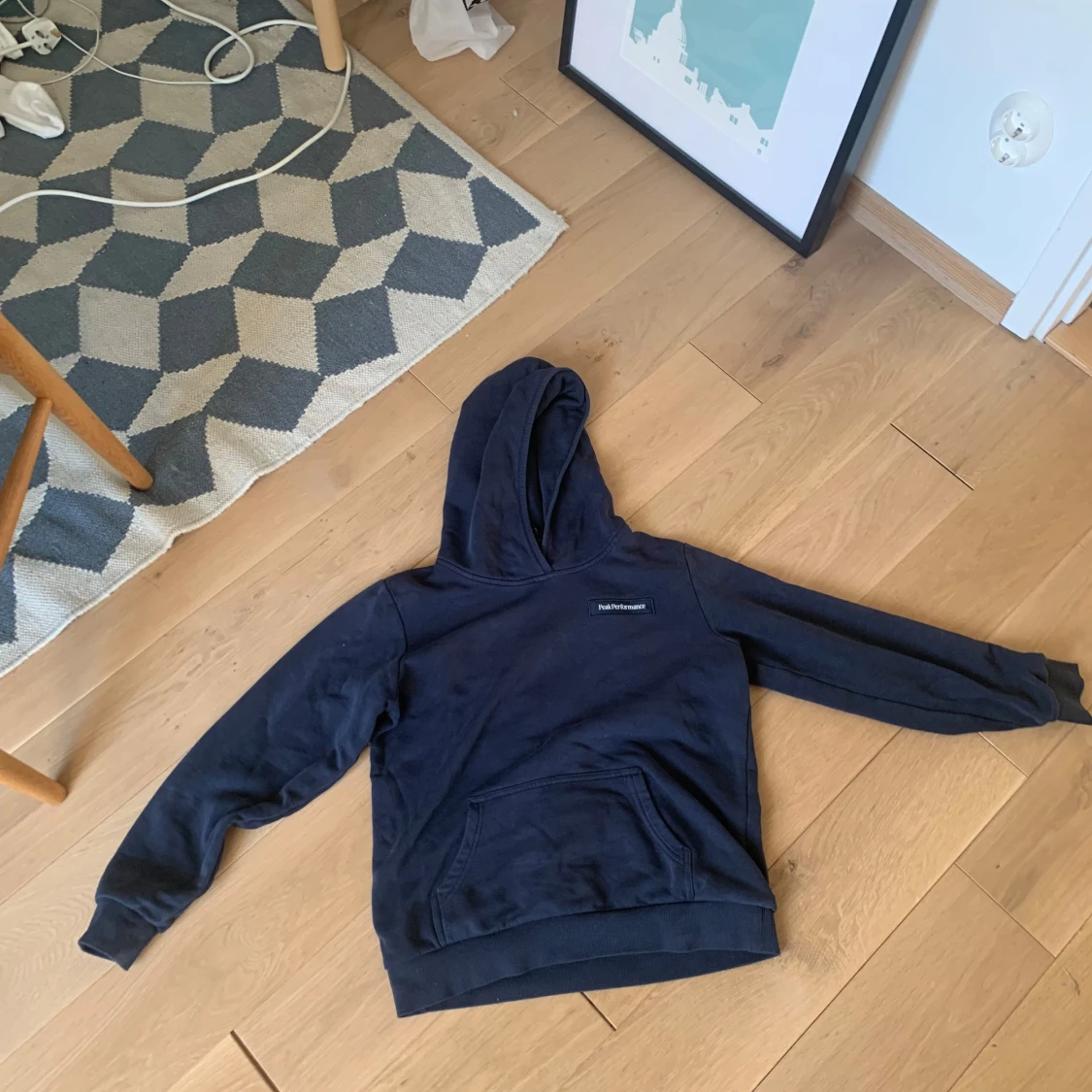 Mörkblå hoodie från Peak Performance - 2