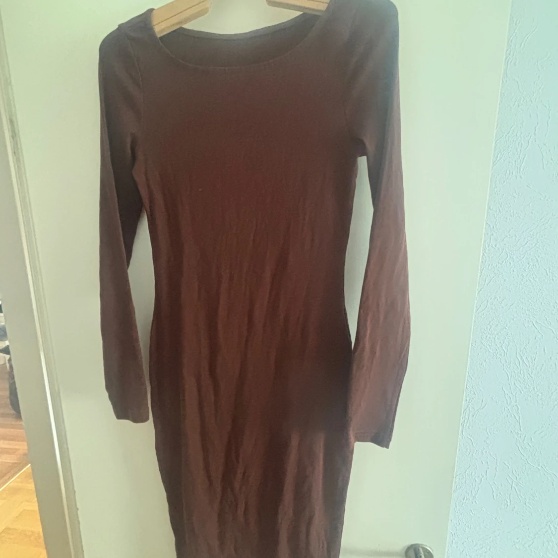 Brun långärmad klänning