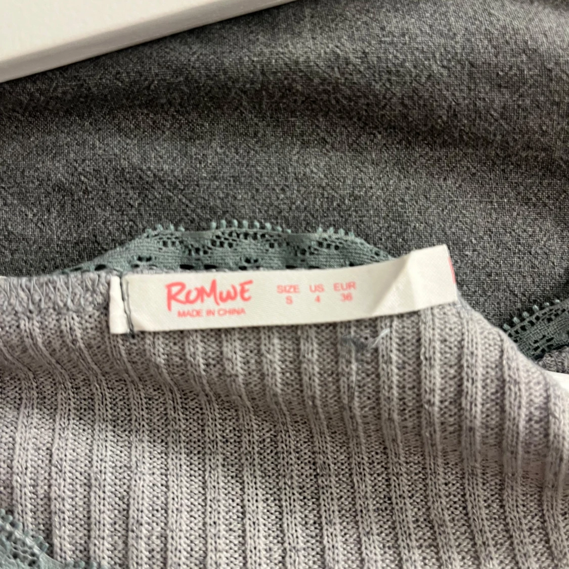 Grå ribbad blus från Romwe - 1