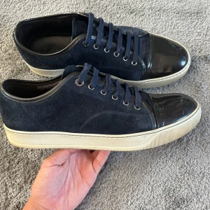 Mörkblåa Lanvins - Lanvin Cap Toe mörkblå||Storlek UK 10=44||Skick  9/10||Skriv vid minsta intresse||