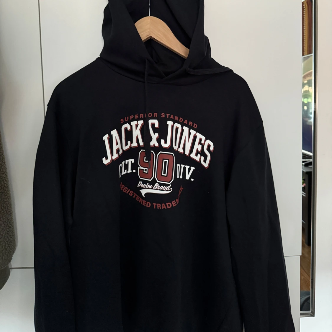 Svart hoodie Jack & Jones med tryck