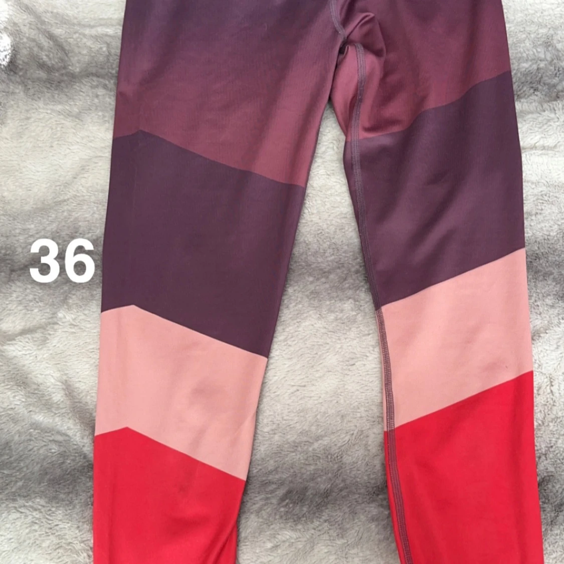 Färgglada leggings i rött och lila