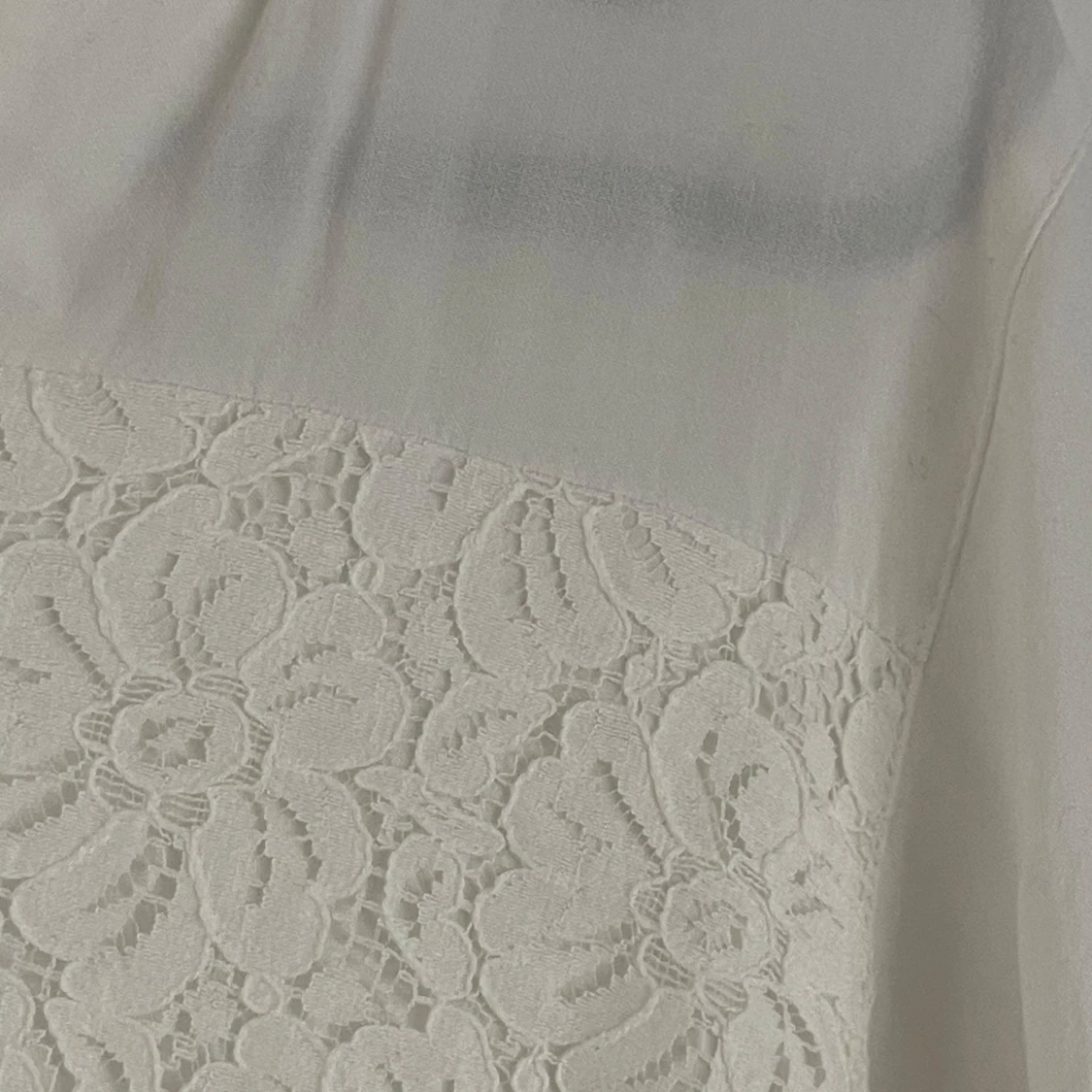 Vit blus med spets från Kappahl - 1