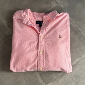 Ralph Lauren skjorta GE PRISFÖRSLAG  - Skick: 10/10 | Storlek: 14 | Motsvarar XS | Passar perfekt för dig som är 160-165 | Nypris: 1500 | Mitt pris: Ge prisförslag | Hör av er vid frågor. 