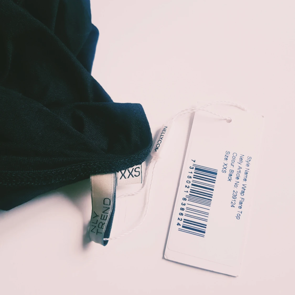 Svart croppad omlottopp NLY Trend - 2