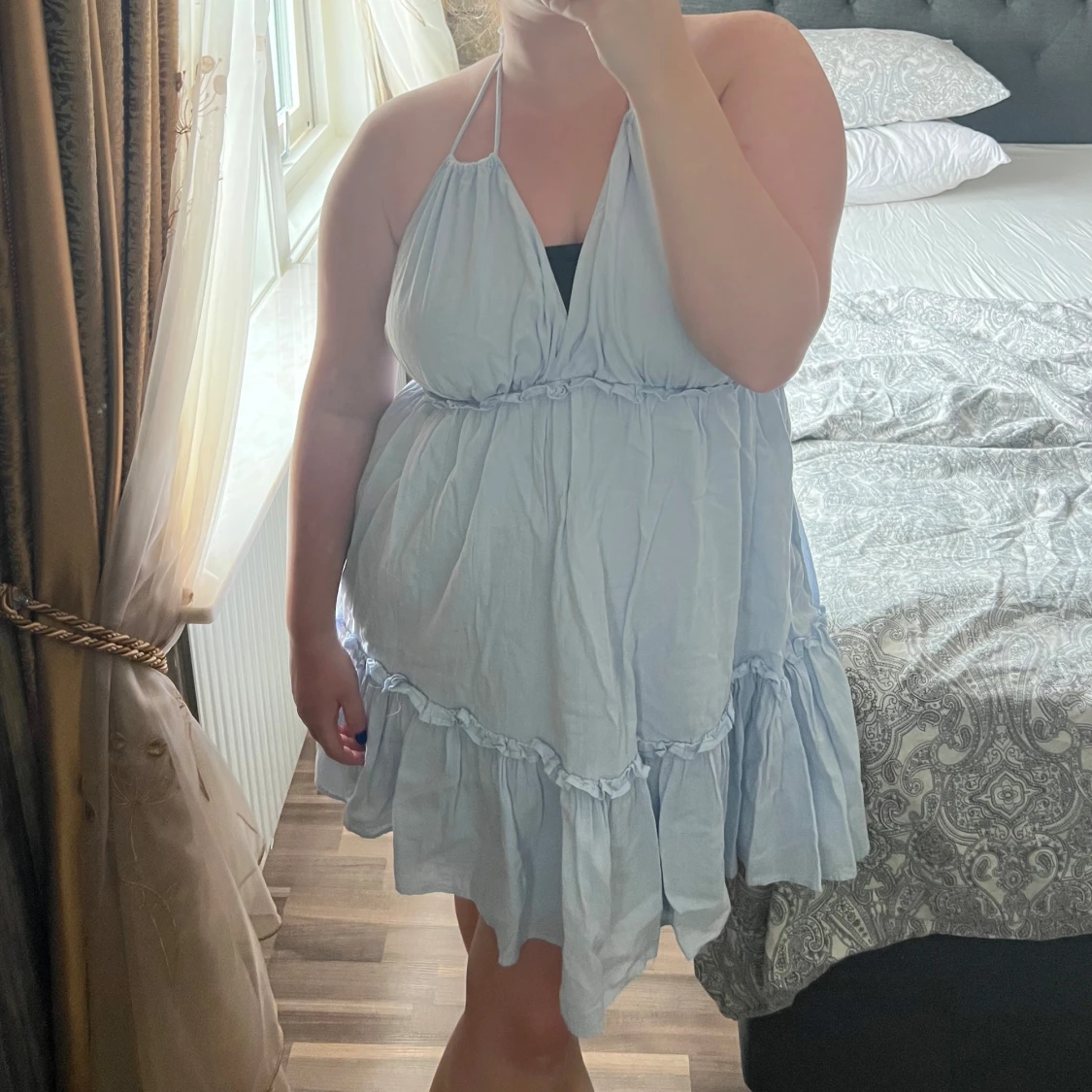 Ljusblå halterneck kortklänning