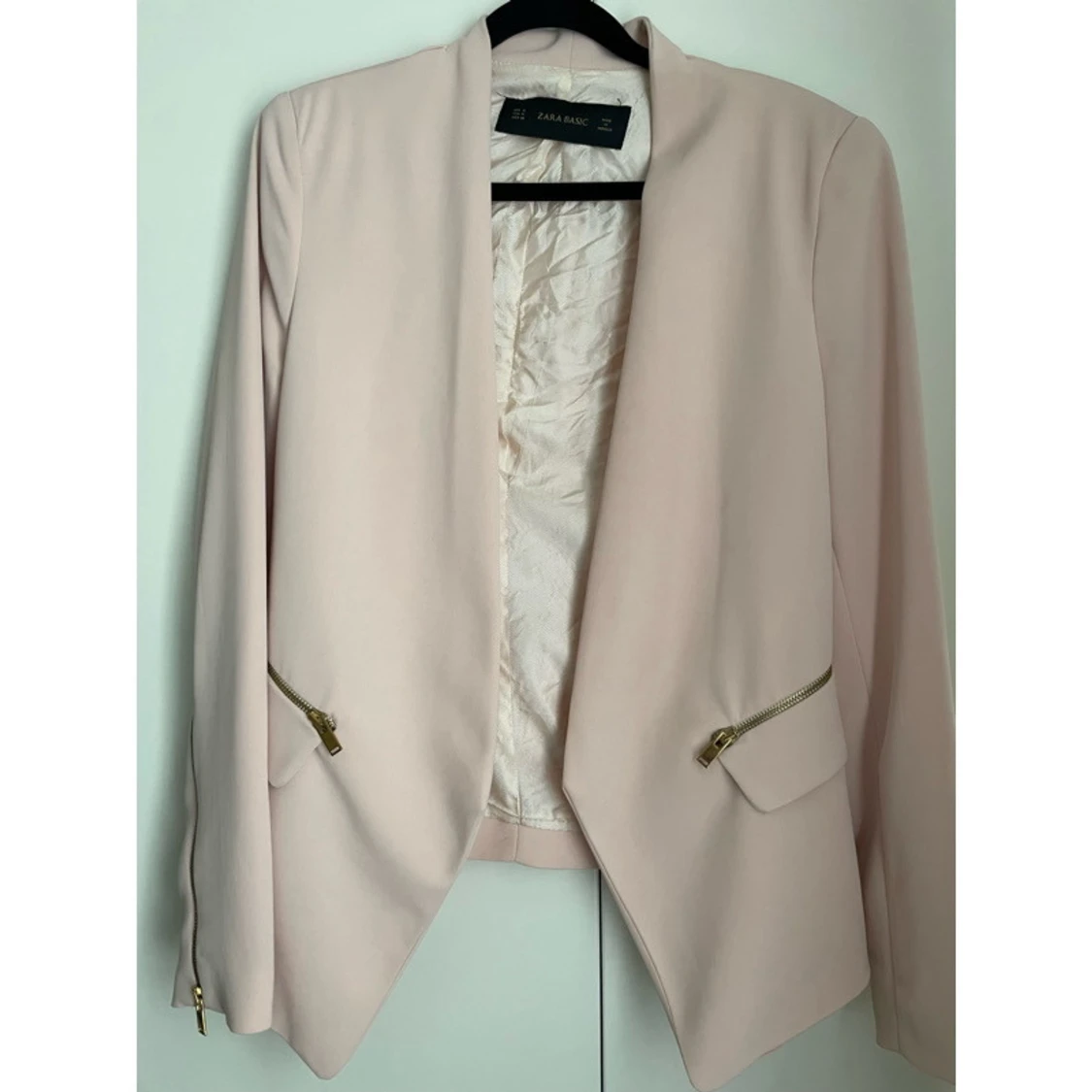 Elegant ljusrosa kavaj från ZARA BASIC – Strl M 