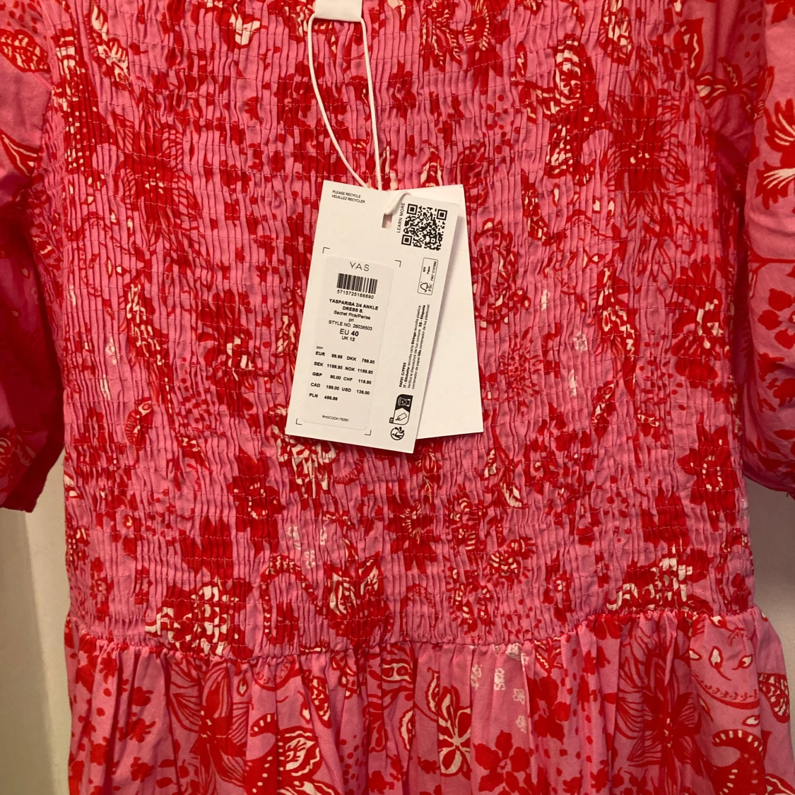 Rosa och röd blommig maxiklänning YAS - 1