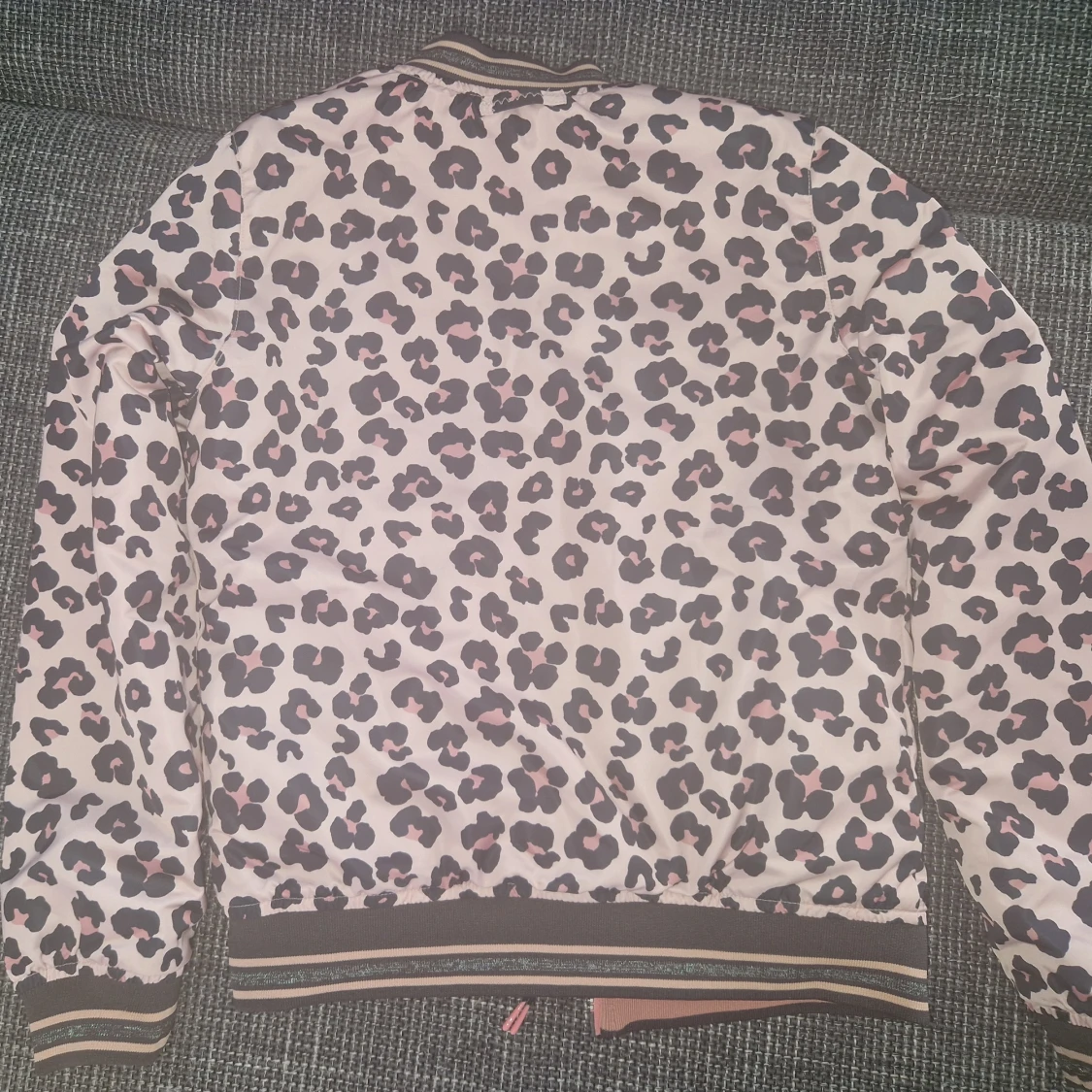 Rosa teddyjacka & leopard bomberjacka - 3