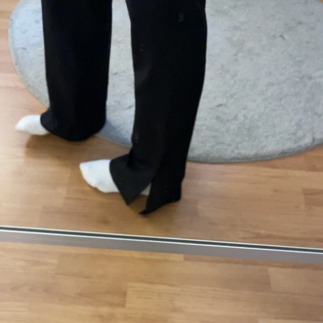 Svarta kostymbyxor med slits - 1