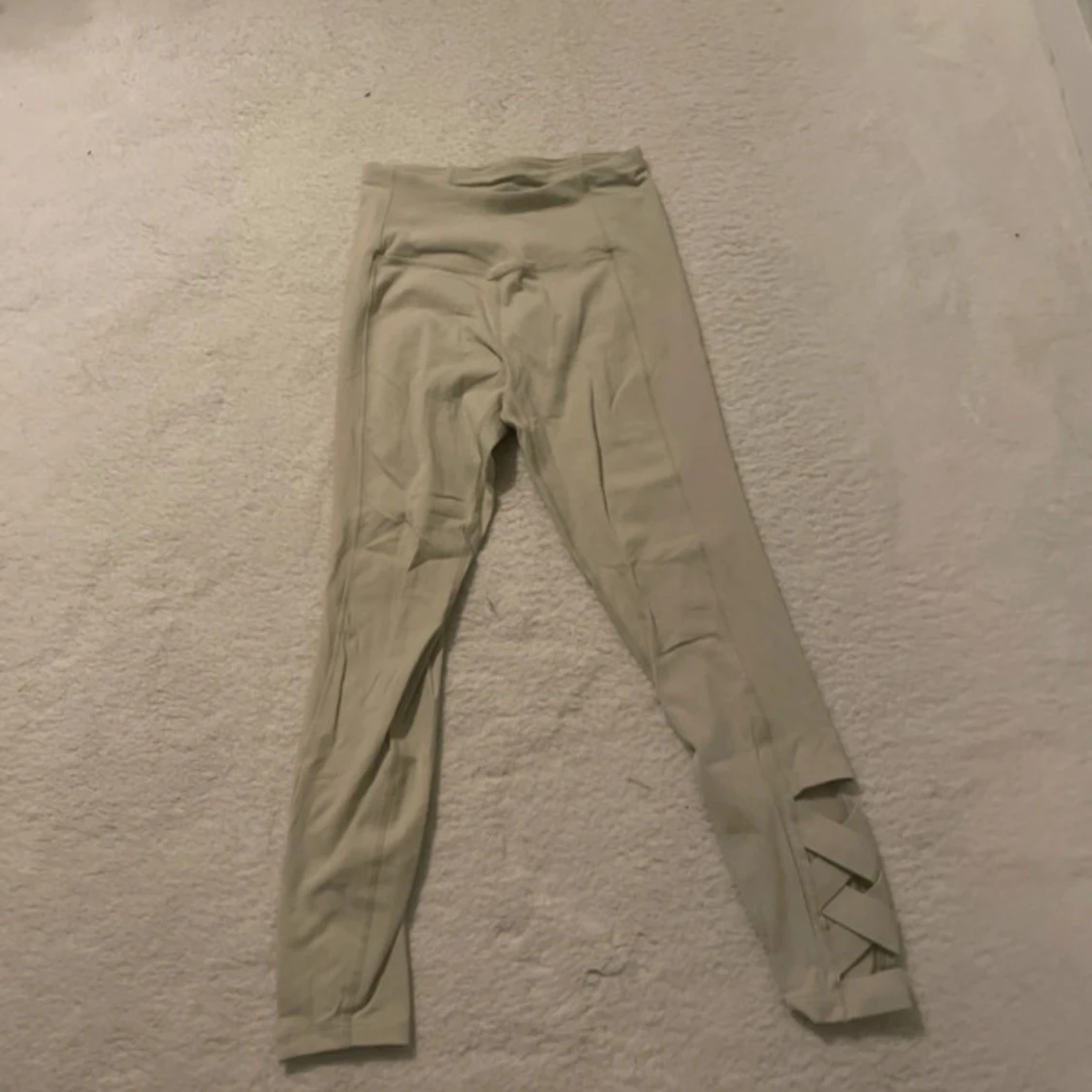 Beige leggings med snörning från stadium  - 1