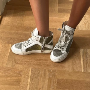 Zadig & Voltaire sneakers  - Jättefina i topp skick! Köpta för 4500kr i butik, box & dustbag tillkommer✨