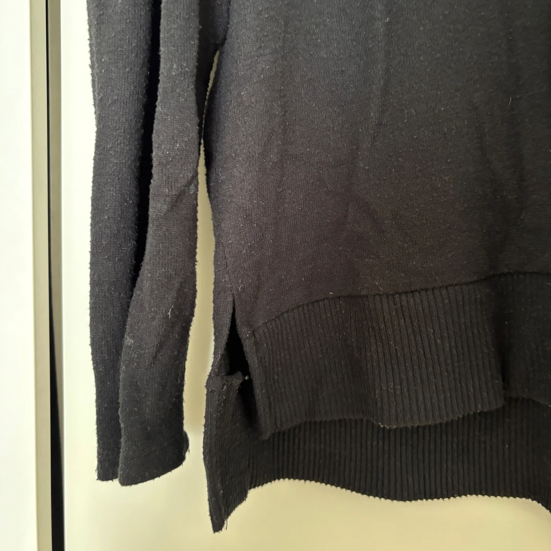 Svart stickad tröja från Hollys - 1