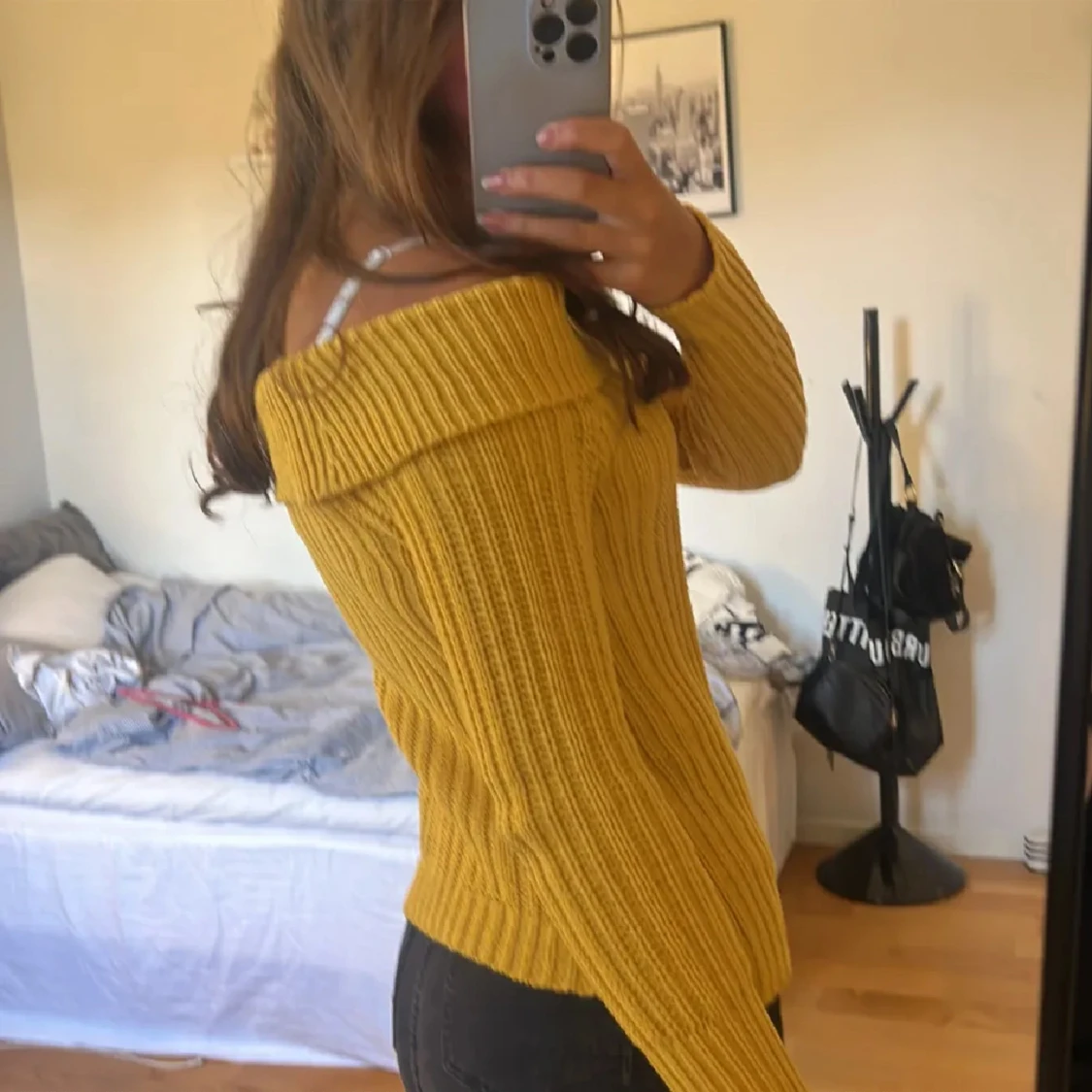 Gul offshoulder stickad tröja - 1
