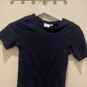 Två söta smockade toppar - Två st smockade toppar från Gina Young för 100kr. En för 50kr💓