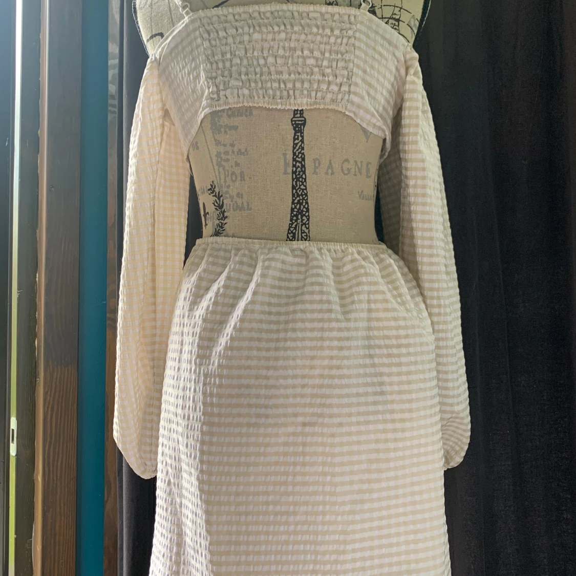 Beige rutig kortklänning - 1