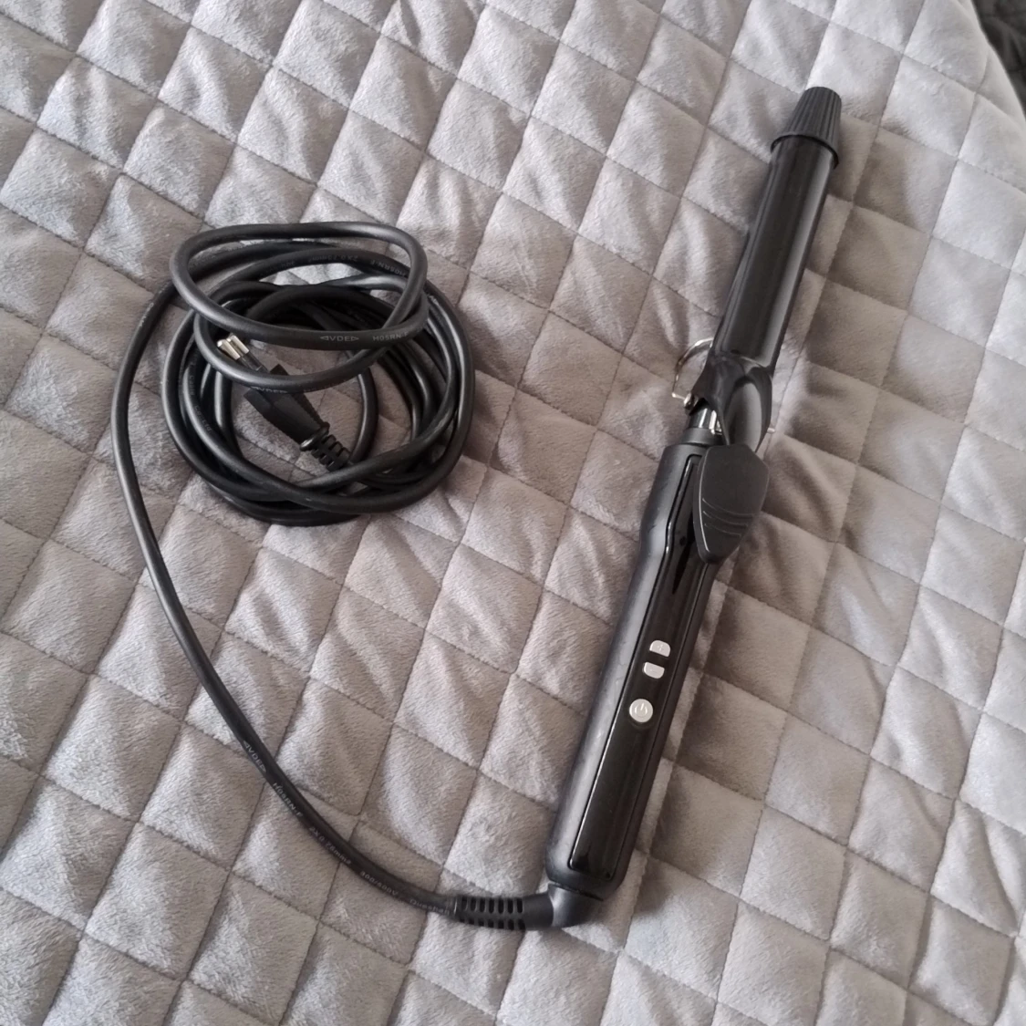 Svart locktång med digitala knappar