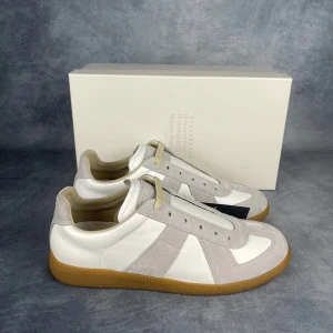 Maison Margiela GATS  - Skick: 10/10 | Tillbehör: Allt OG | Nypris: +- 8000 SEK | 3 stycken par i storlek 40 finns!