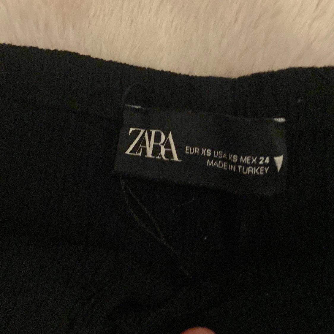 Svarta linnebyxor från Zara. - 1