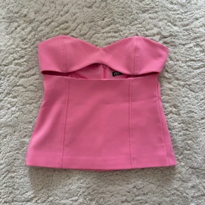 Söt topp - Jättefin topp från Zara. Väldigt bra skick!