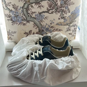 Maison margiela gats - Hej och välkommen till fashionstar jag säljer nu mina Maison margiela gats i nyskick box och dustbags medföljer vid köp hör av er angående skorna mvh fashionstar 