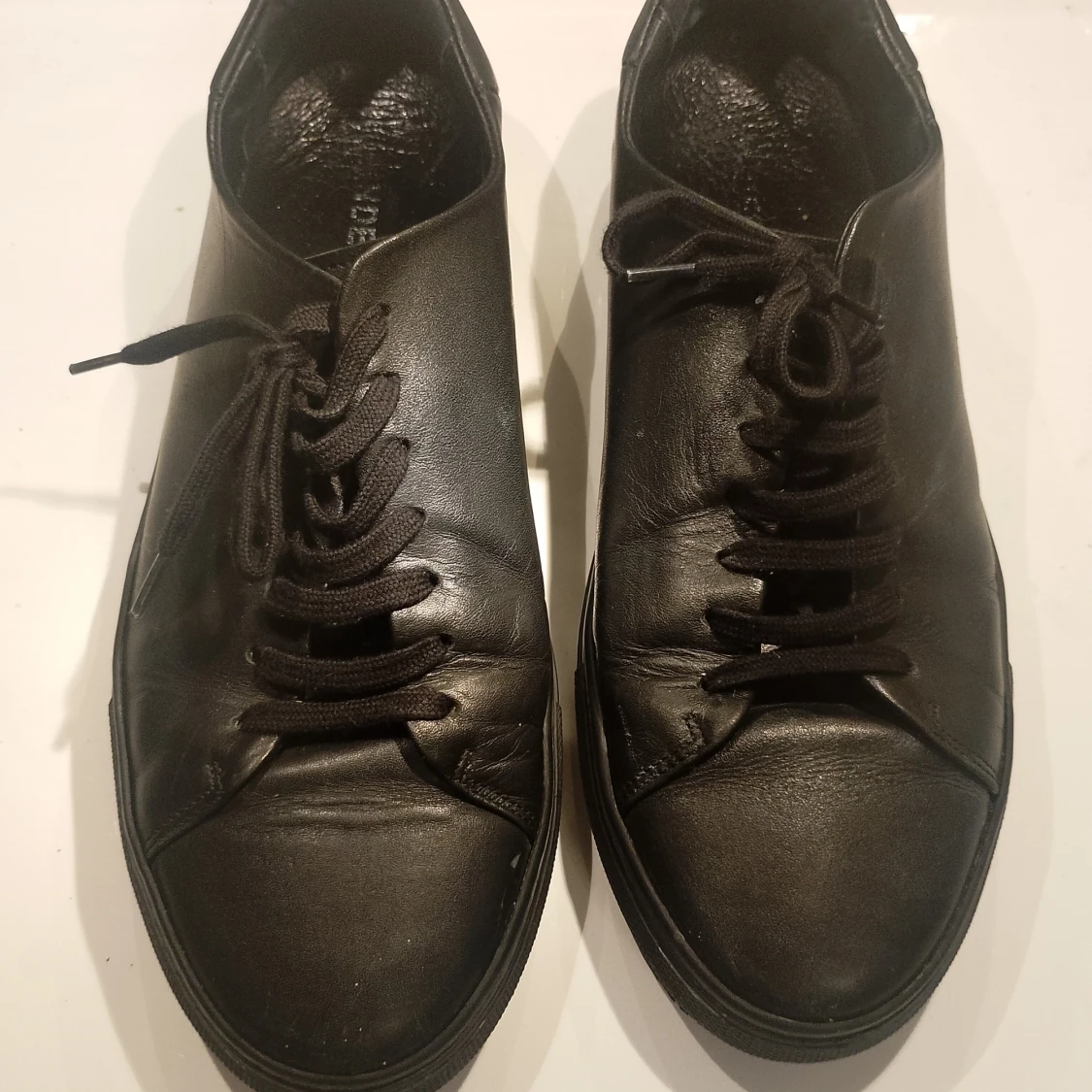 Svarta sneakers i skinn från Iceberg