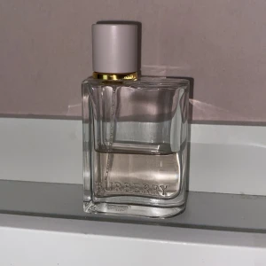 Burberry her  - Burberry her parfym, pris kan diskuteras 