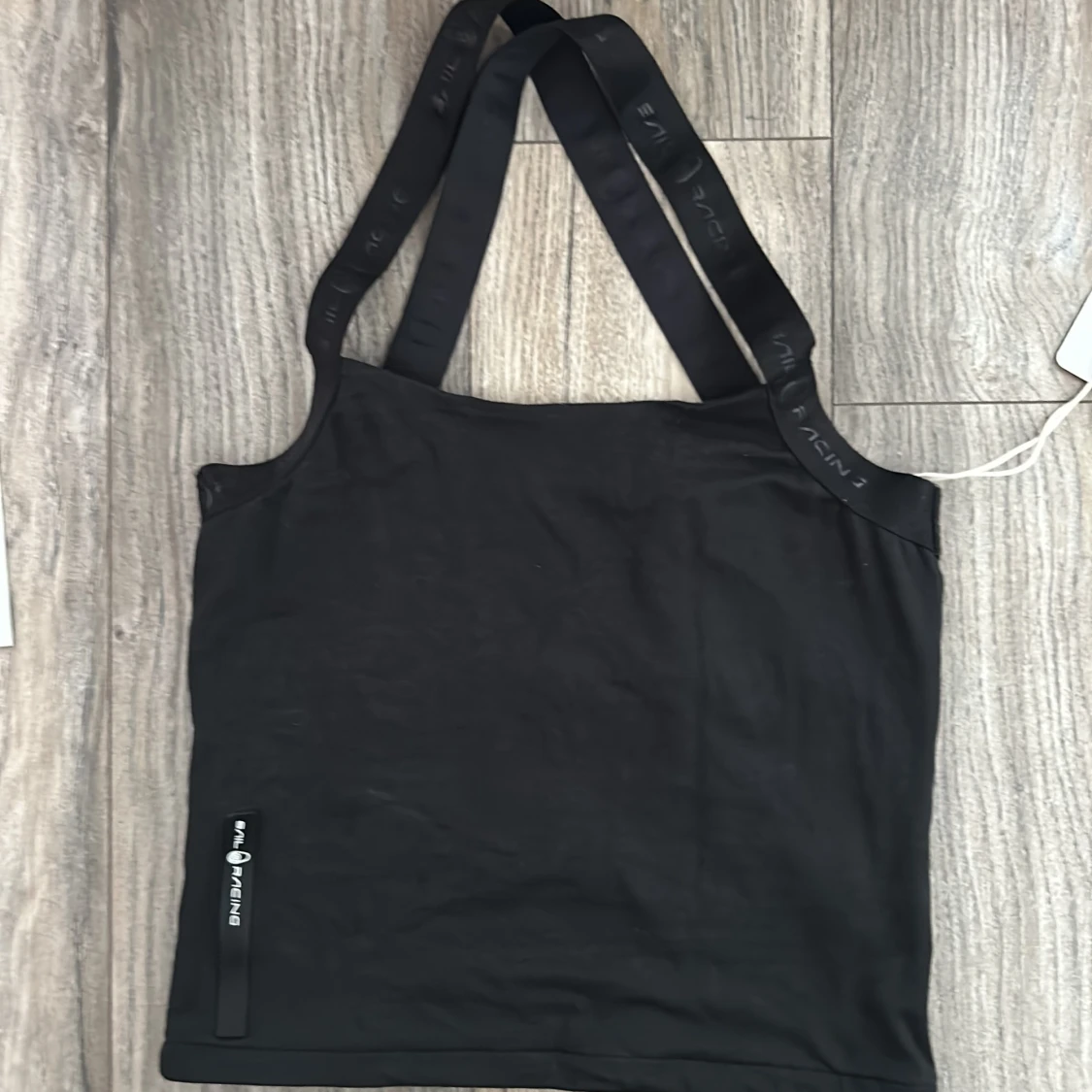 Svart linnetopp från Sail Racing XS