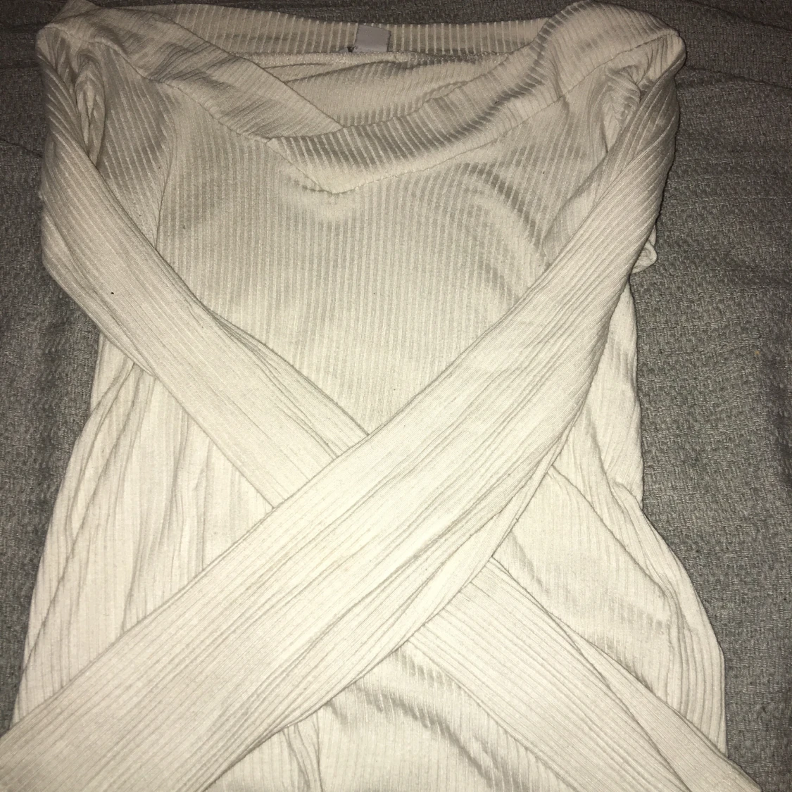 Ribbad vit långärmad tröja