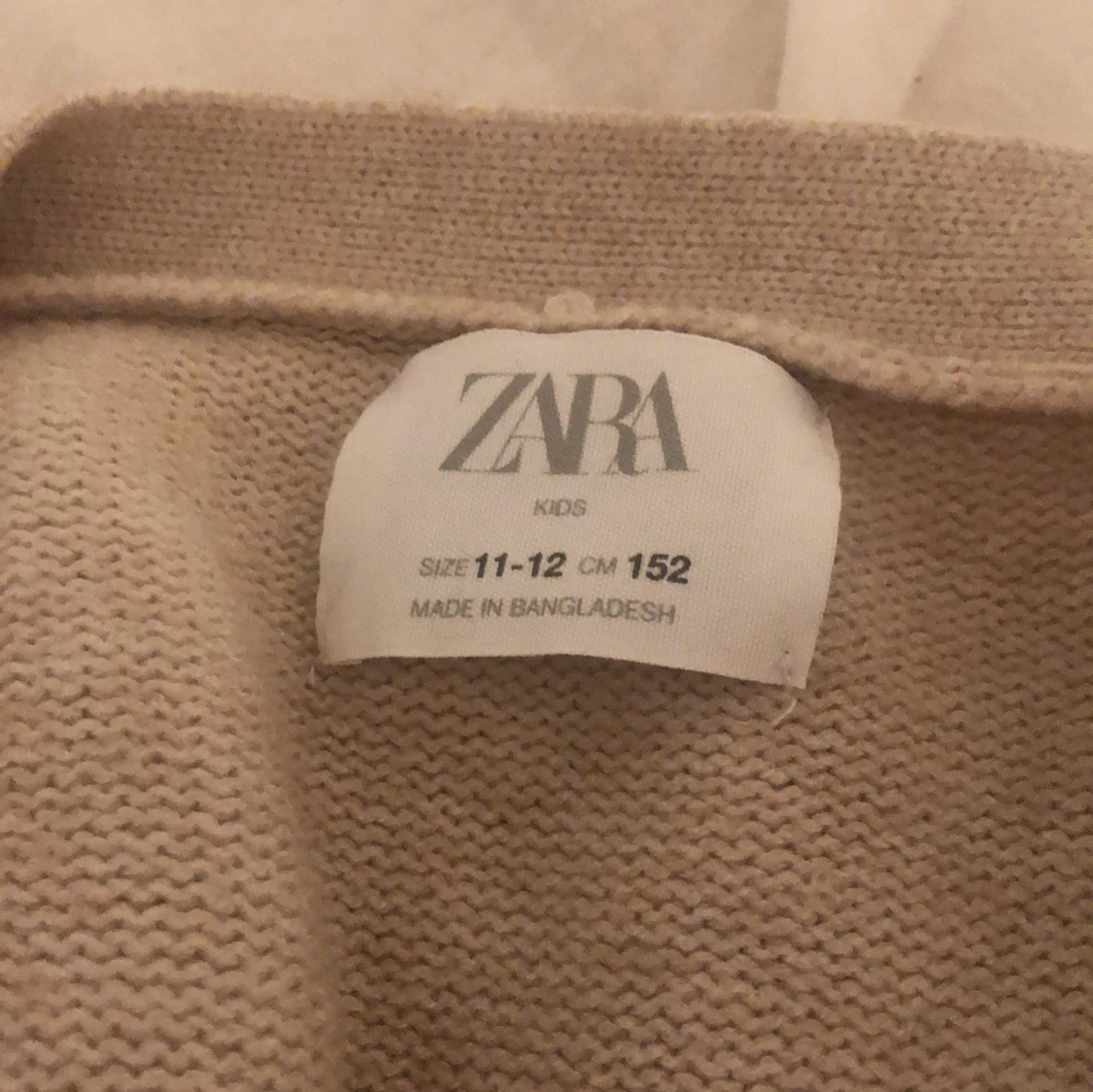 En beige kofta från zara - 1