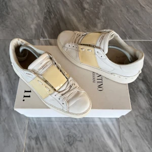 Valentino skor - Valentino Open - Skick: Fint skick - Tillbehör: Valentino box - Nypris: 6000kr - TrendWardrobe