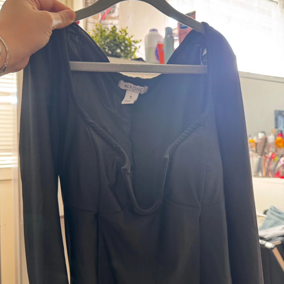 Svart långärmad klänning NLY One