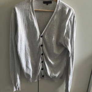 Vit kofta - Vit kofta från ett okänt märke. Storlek L men sitter som M. 